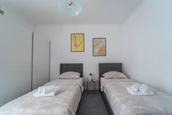 Adventure Apartment 75M2 Close To The Center Split Kültér fotó